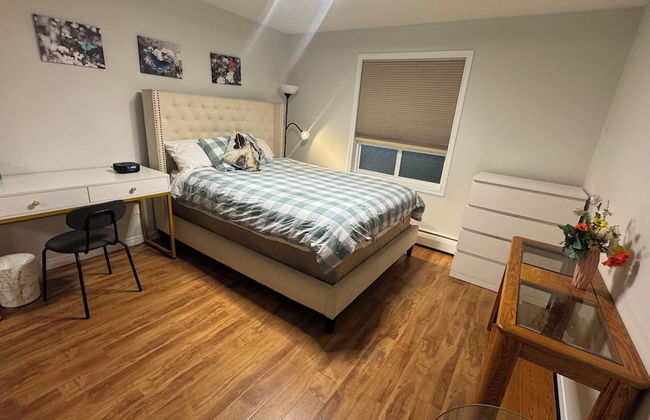 MainFloorCondo CozyFurnished Independent - Photo 5