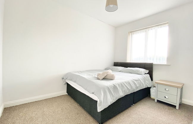 Ammaculate 3 Bedroom Property Near Caltic Manor - Photo 3