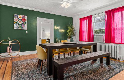 Charming 4BR Retreat in Arlington Sleeps 12 NearDC - Foto 4