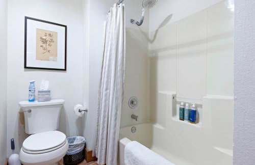 Beautiful Lakeside Rental with Hot-Tub in Igram, Texas, Perfect for Family Glamping Trips - Foto 64