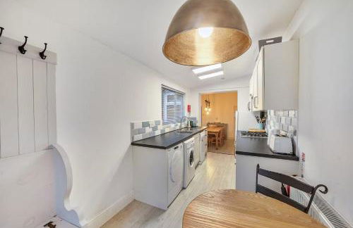 Central Filey Family Cottage for Groups with Super King Bedroom and Bunk Room - Foto 11