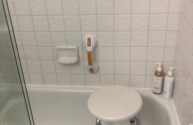 Home In The Pines Near Downtown w Hottub - Foto 21