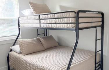 Remodeled 4BR 2BA Steps from Georgetown Square - Foto 6