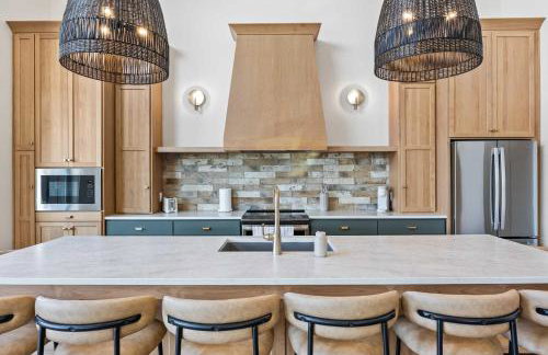 NEW Spacious Clarkson Getaway w Games & Yard - Foto 14