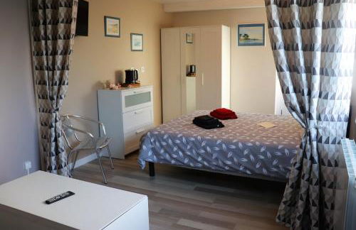 Villa des sables avec 1 studio pour 2 personnes pouvant être complété par une chambre avec sa salle de bain et WC si 4 personnes - Foto 14