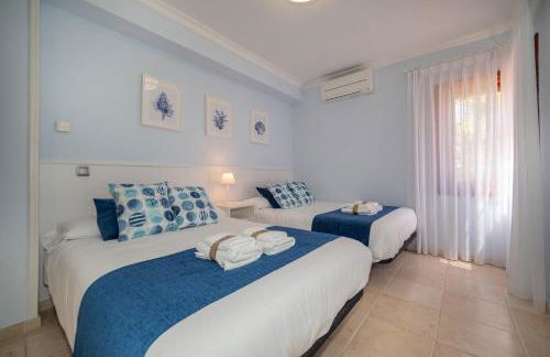 Villa with private pool and tennis court 150 metres from the sea-Villa el Olivo - Photo 38