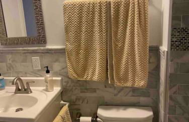 A Regal Retreat- Exclusive Parking, Prime Location - Foto 45