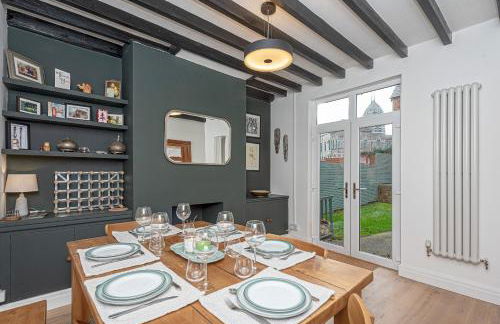 Beautiful Redbrick Home in Ruthin Centre & Parking - Photo 23