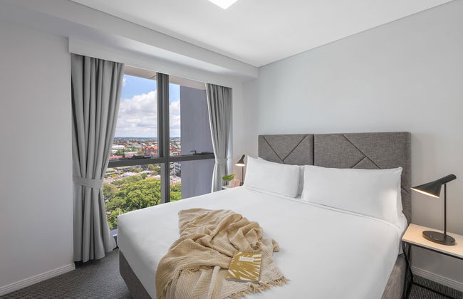 Meriton Suites Adelaide Street, Brisbane - Photo 8
