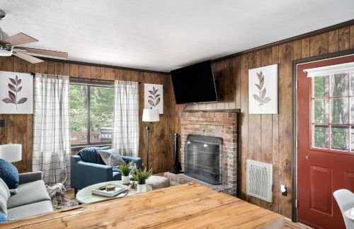 Hot Tub Deck Screened Porch Fire Pit & WiFi - Photo 12