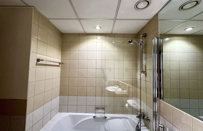 Lux BnB I Turia Tower I Lake & Garden View - Photo 24