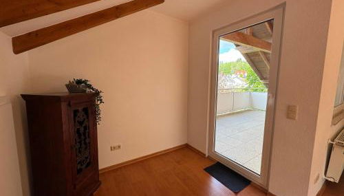 Dachgeschoss Wohnung mit Blick ins Grüne - Foto 4