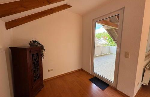 Dachgeschoss Wohnung mit Blick ins Grüne - Foto 4