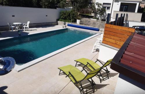 Apartments Ivana with the pool - Photo 28