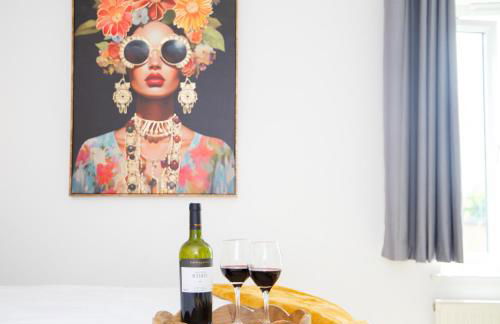 Lavish 4-Bedrooms with Modern Home Features - Guest 8 - Hi-Speed Wi-Fi - Luxury Garden - Private Ample Parking - Foto 16