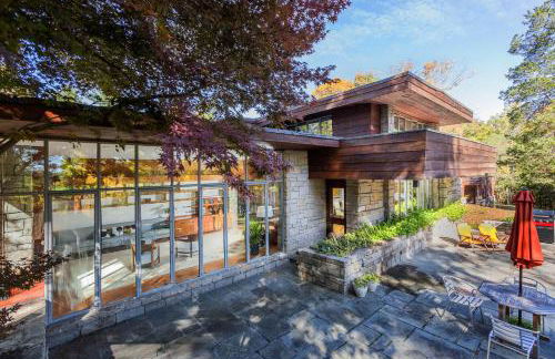 Peaceful Getaway Cottage on grounds of historic mid-century gem - Foto 20