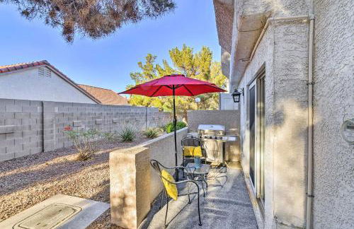 Contemporary Vegas Townhome with Community Pool - Foto 23