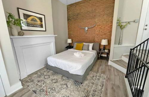 Full Building Huge Downtown Retreat Walkable to Everything - Foto 34