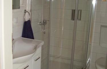 Water view brand new Apartment, short stroll to beach, peaceful! - Foto 8