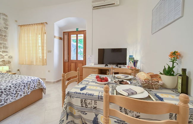 Chic and Charming Krk Downtown Apartments - Photo 6