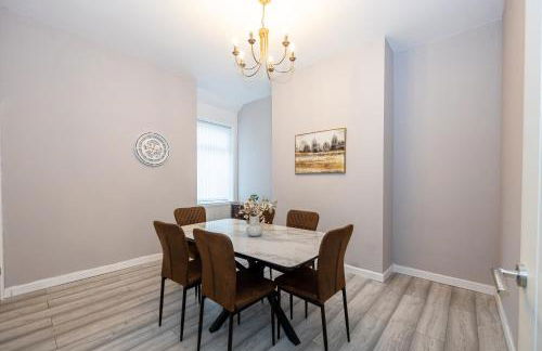 Modern 3BR House in Manchester, Ideal for Families, Sleeps 7 - Foto 21