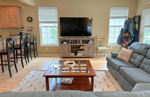 5 Bedroom Home in Old Homestead II - Photo 4