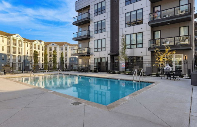 Prime Walkable Midtown Location, Pool, Gym Outlaw's Den by Avantstay - Foto 26