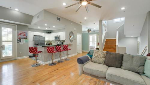 Coastal Sea Side Townhome - Walk to Beach! - Foto 5