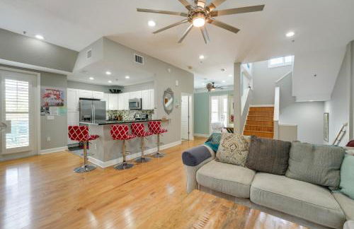 Coastal Sea Side Townhome - Walk to Beach! - Foto 5