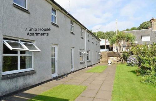 Cosy cottage with sea views close to local shops. - Photo 13