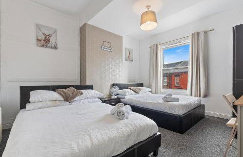 Stylish 2-Bedroom Apartment in Leeds LS12, Perfect for Contractors & Extended Stays-F&K Property - Foto 1