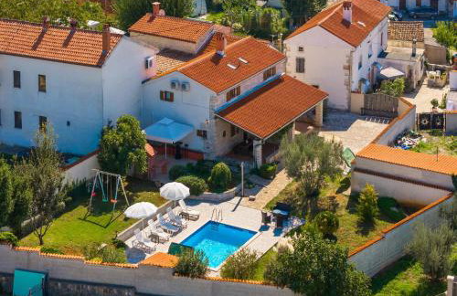 Holiday Home in Segotici With Private Pool - Foto 1