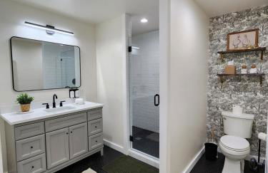 Stay at The Oak - Downtown New Braunfels Getaway - Foto 19