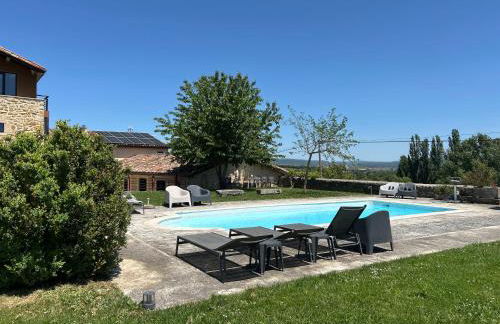 casa rural de un artista en plena naturaleza piscina y parque de esculturas en villarcayo - Photo 9