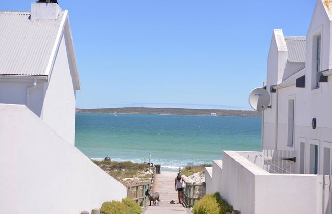 Pelican Cove is a Modern 4-bedroom Holiday Home in Langebaan With Some Sea Views - Foto 35