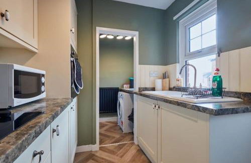 Cosy 3-Bedroom House in Seaham - Street Parking - Photo 39