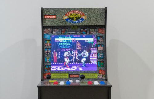 Cherry Suites 2BR Apt w W D Arcade Machine - Foto 14