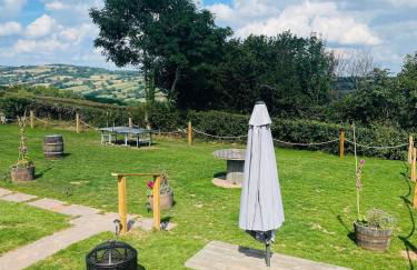 Red darren luxury hut - Photo 18