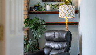 Charming Family Home with Stoves, Garden & Parking - Foto 4