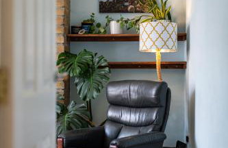 Charming Family Home with Stoves, Garden & Parking - Foto 4