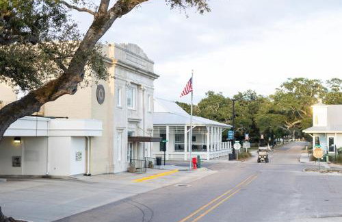 Seabreeze Haven 6 - Steps to Beach, Pet-Friendly, Pool, Fast WiFi - Photo 25