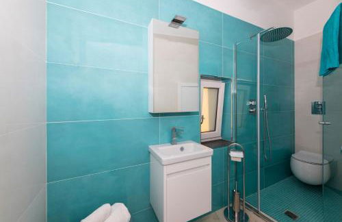 VILLA LA TAGLIATA spectacular jacuzzi tub amazing view and private parking garage - Photo 44