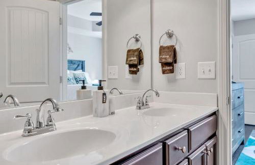 Charming Spacious 3BR Spring Hill Home! - Photo 6