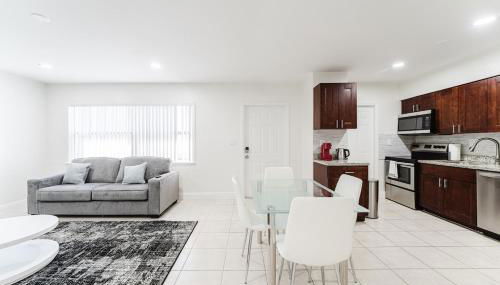 Modern Boca Condo Near FAU - 2 KING BR, Pool - Foto 3