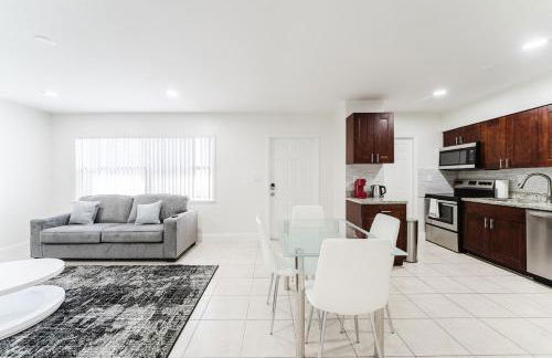 Modern Boca Condo Near FAU - 2 KING BR, Pool - Foto 3