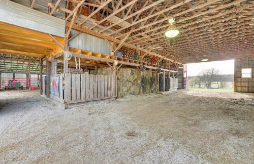 Pet-Friendly Purdy Home with Horse Stables and Trails! - Foto 23