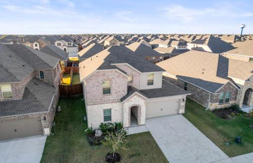 Luxurious 4-Bed Home with Pool Table & Nearby Pool - Foto 3