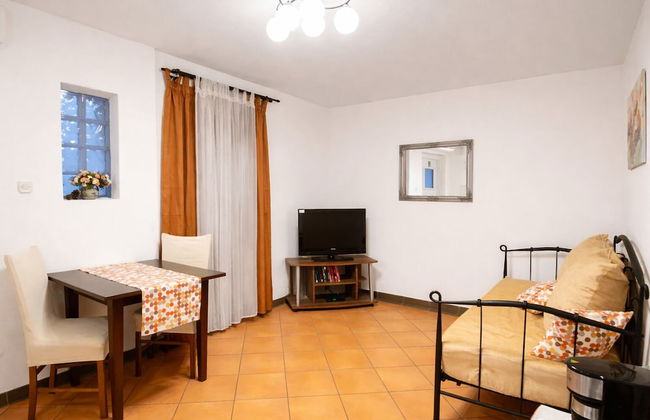 Apt Lavender on Nincevica St-1 BR Apt - Photo 1