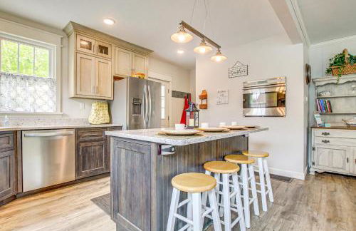 Lavish House with Patio - 2 Blocks to Green Lake! - Foto 12