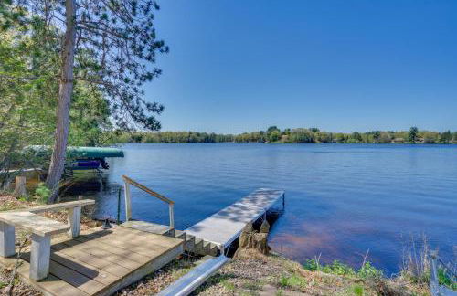 Spacious Lakefront New Auburn Home with Sunroom - Foto 33